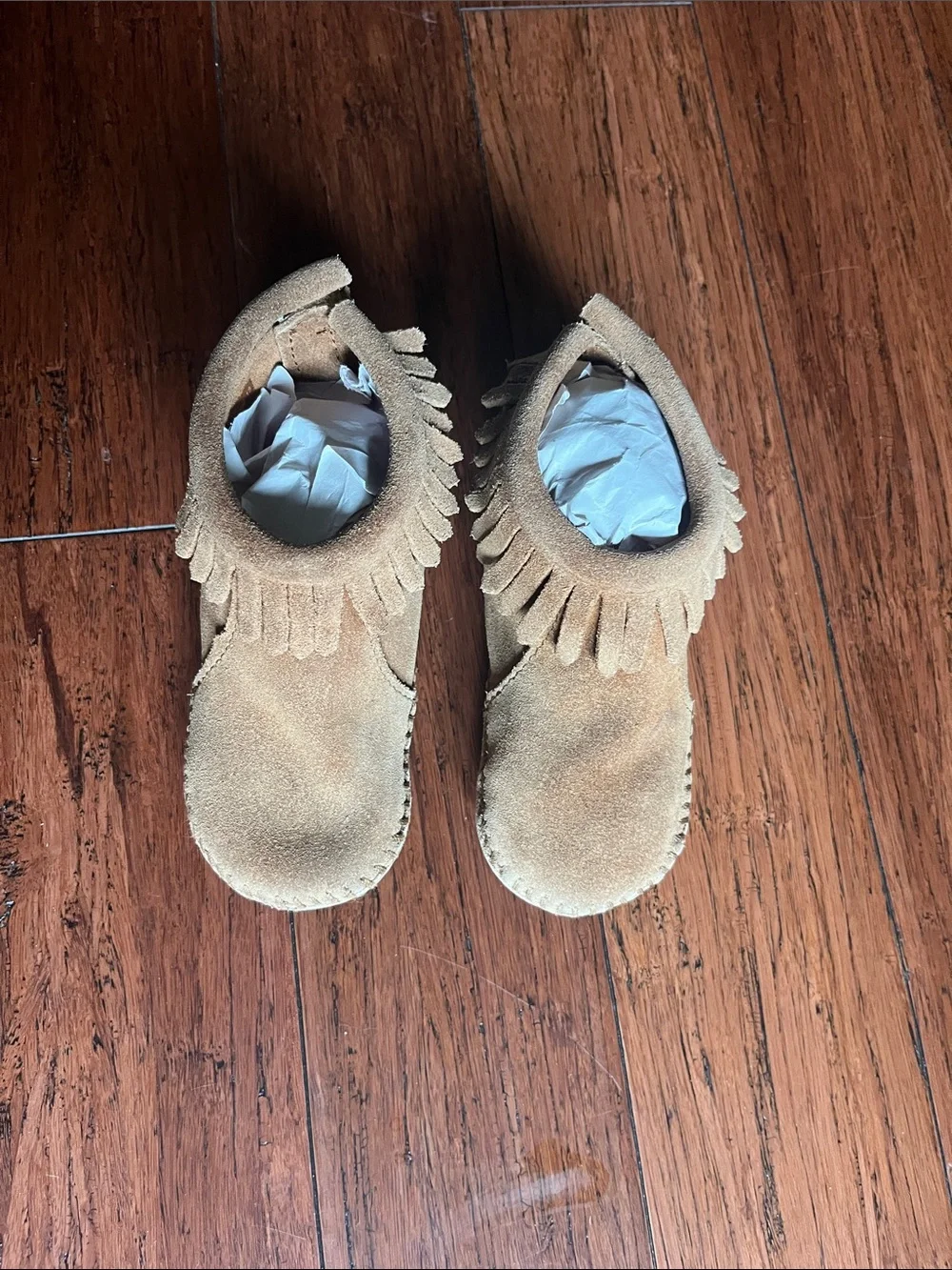 Kids size 6 Minnetonka boots moccasins
